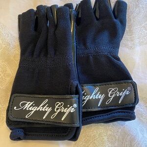 Mighty Grip Black Fingerless Gloves, Size M